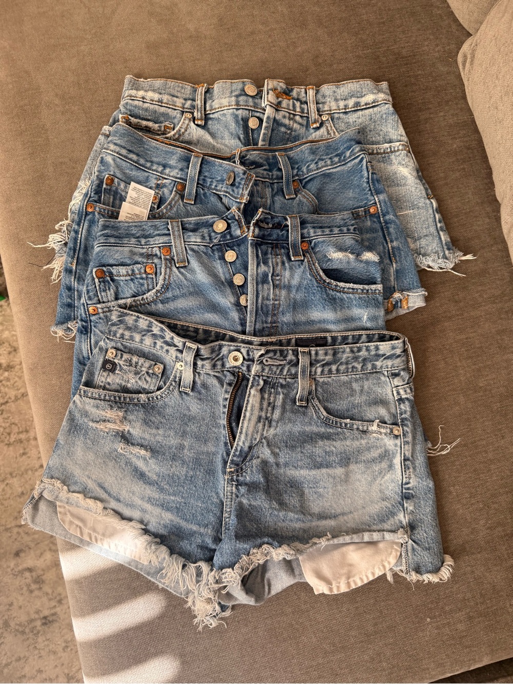 4 pairs of shorts short-Levi’s, revive, AG jeans